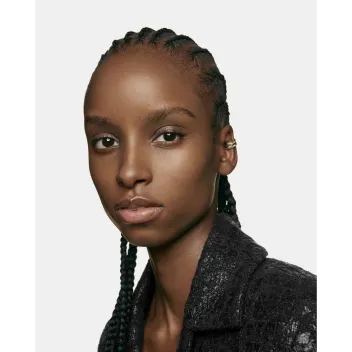 5-les-beiges-water-fresh-complexion-touch-b130-chanel-b130-3.webp LES BEIGES Water-fresh complexion touch B130 | CHANEL B130